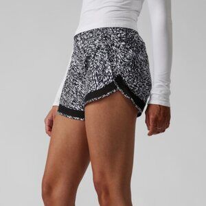 Athleta Printed Mesh Racer 4” Shorts in Black White Speckle Sz XS/SM  EUC
